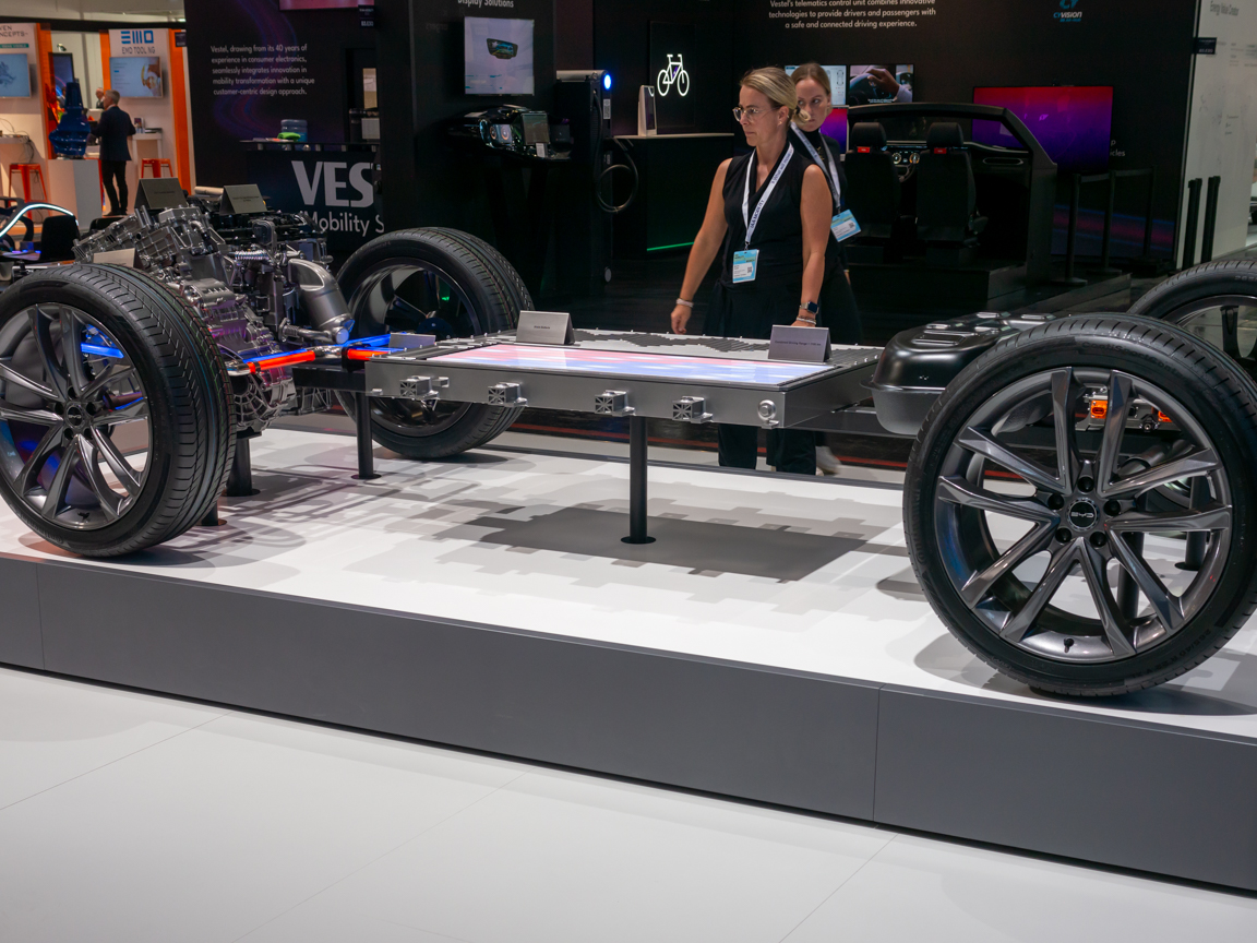 Flat floor-mounted EV battery platform on display