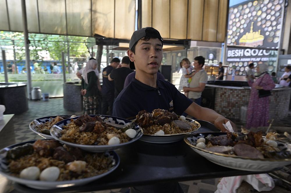 Uzbek plov being served